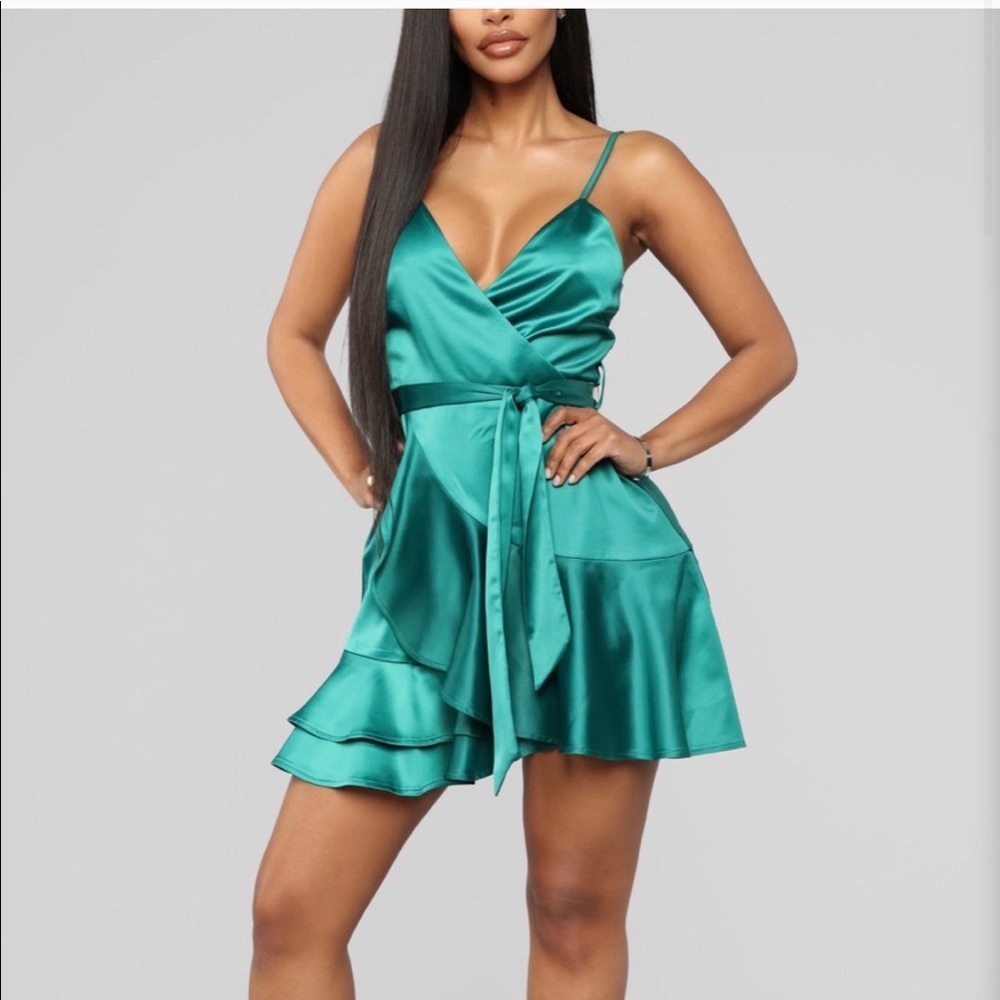 NWT Emerald Dress Fashion Nova